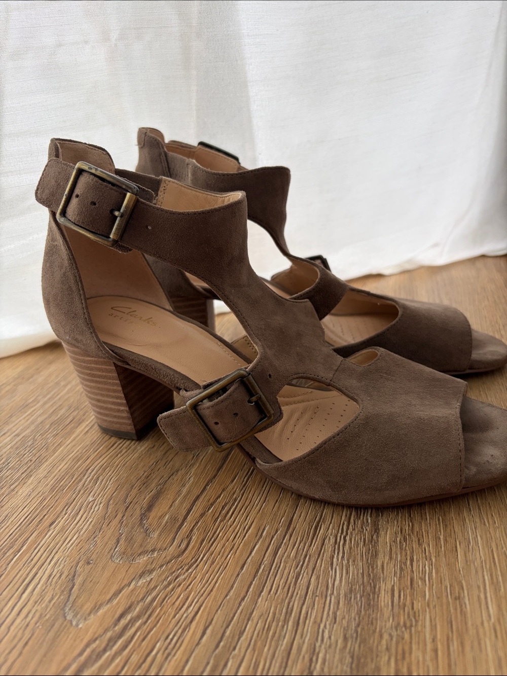 Clarks || Deloria Kay ankle strap sandals in taupe